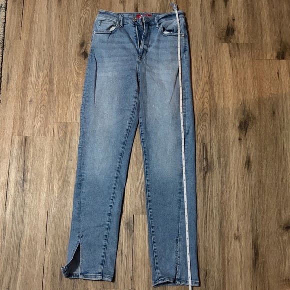 *** Winter Clearance***
Guess Women's 5 Pocket Light Blue Jeans - Size 27 - Picture 6 of 10
